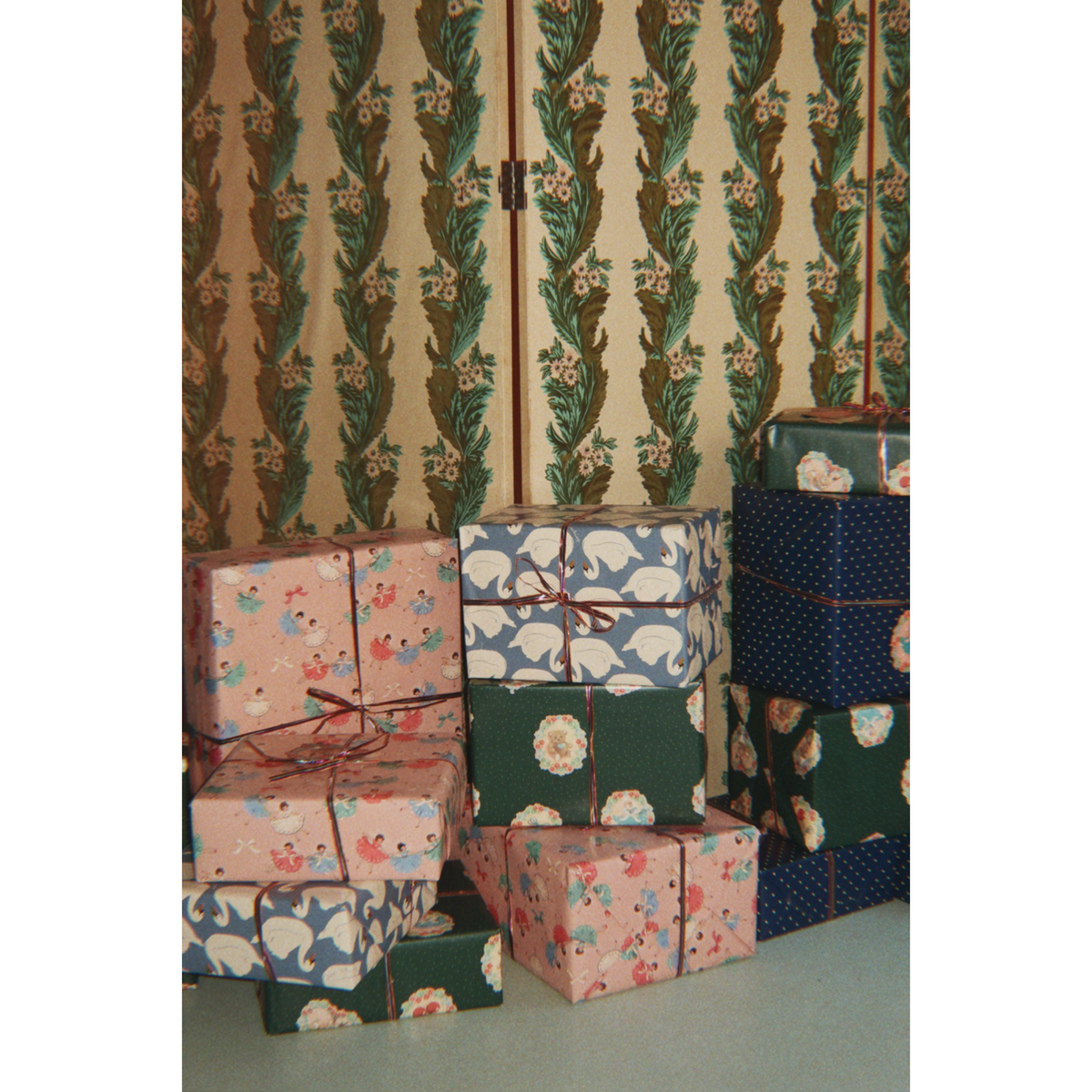 Konges Sløjd Bow Ballerina Blush Wrapping Paper
