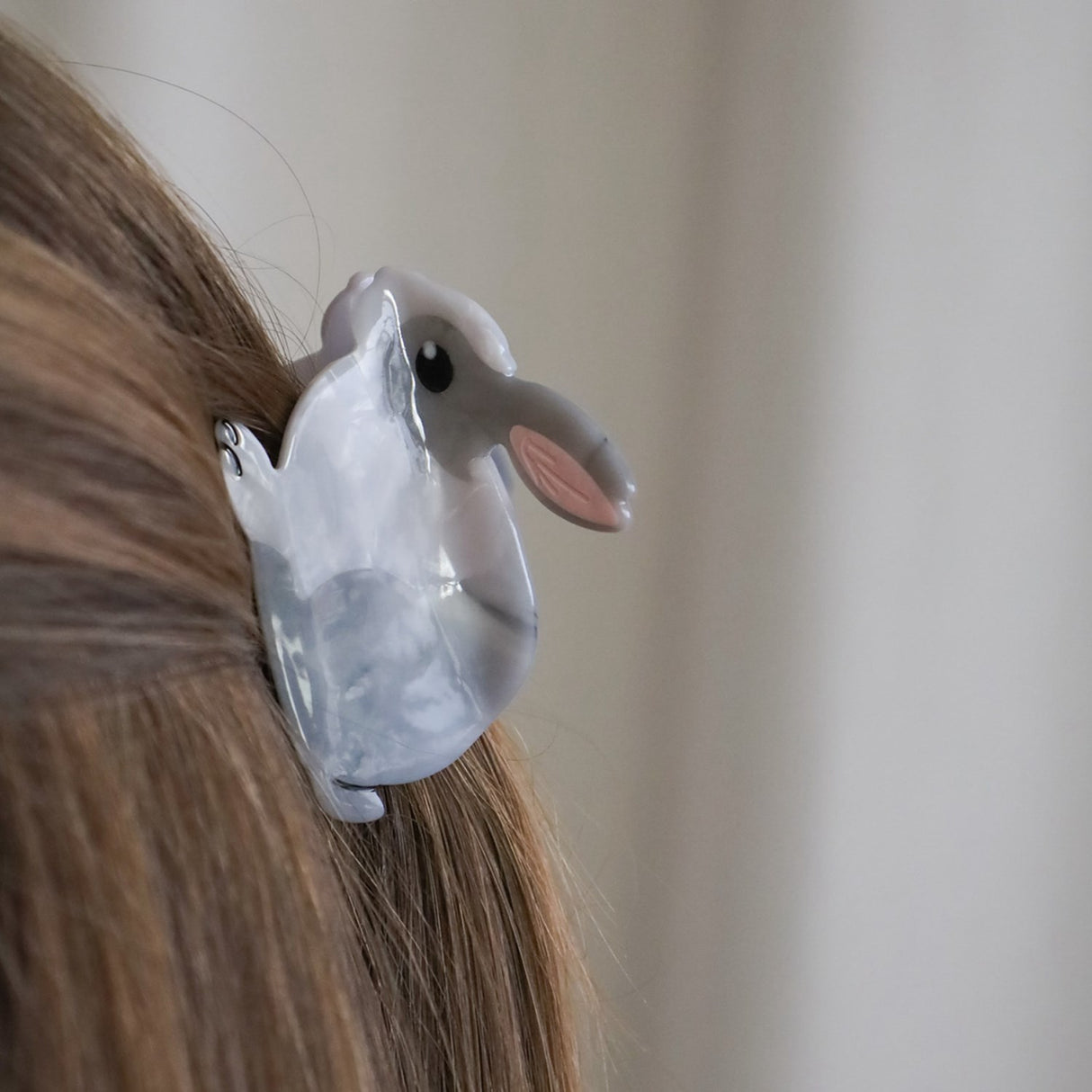Bow's by Stær Rabbit Hair Clip - Grey/White