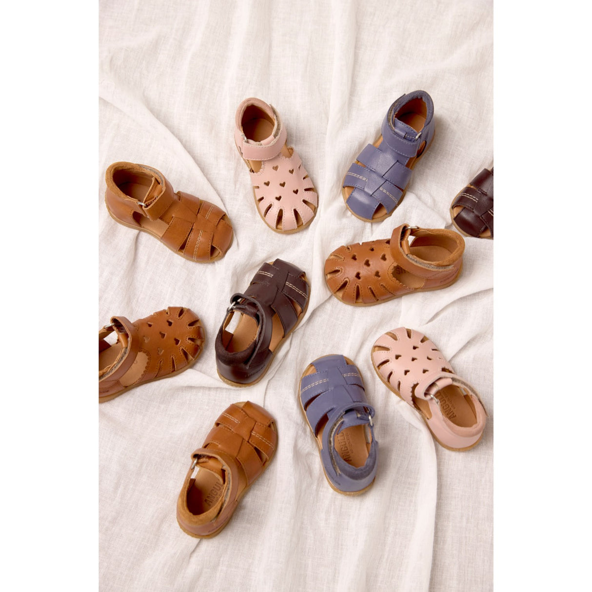 Angulus Rosebud/Rosebud Barnets Første Sandal Med Udstanset Hjertemønster