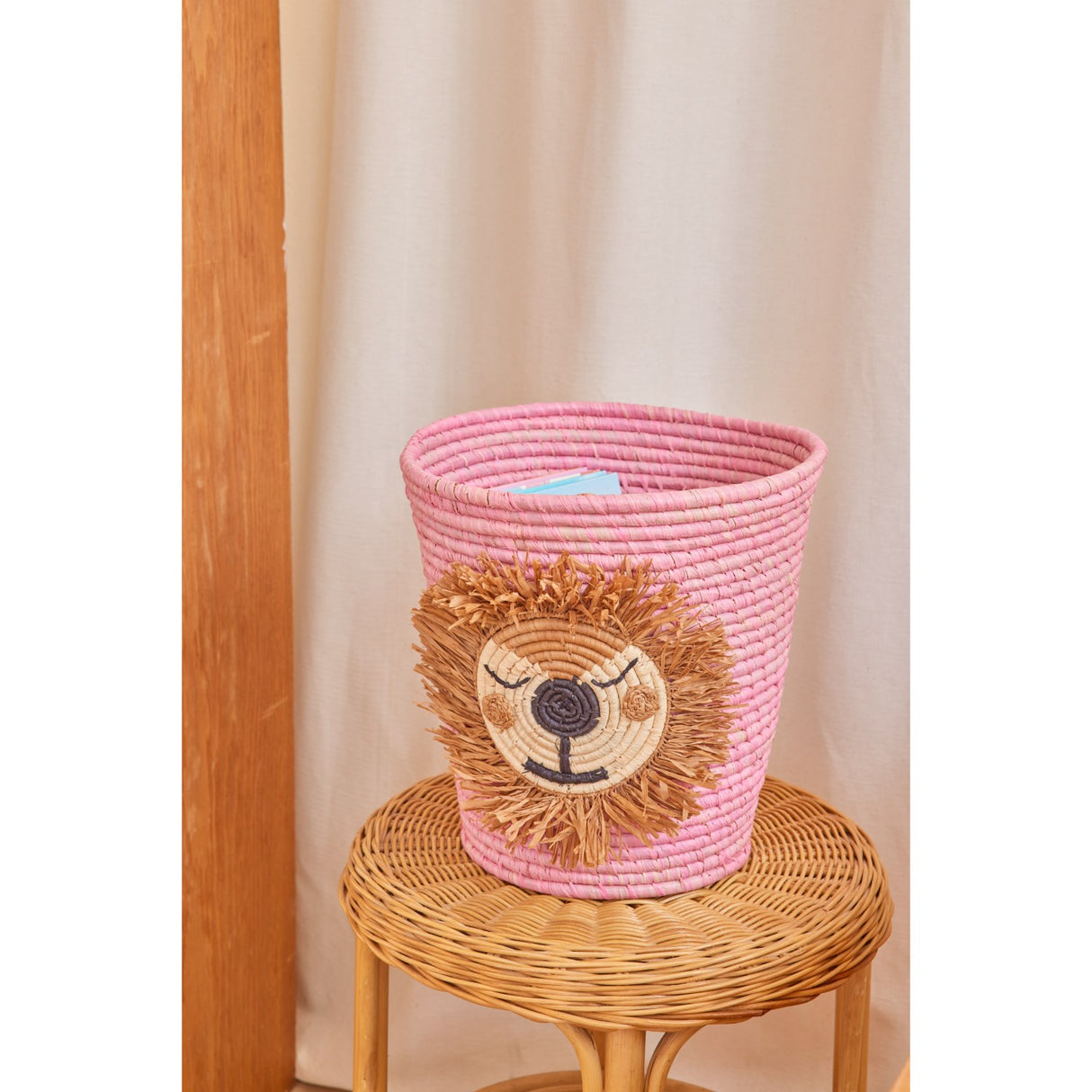 Rice Round Raffia Basket With Lion Head - Pink
