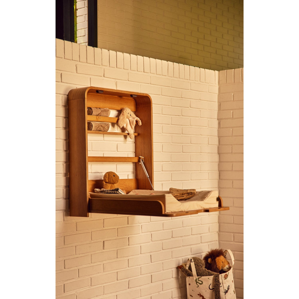 FLEXA Oak Væghængt Changing Table