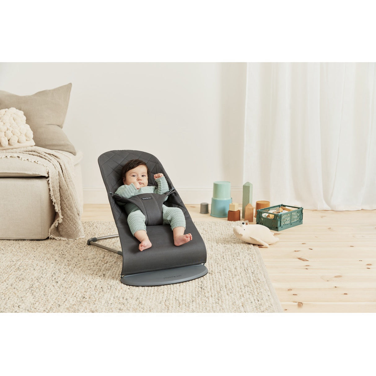 BabyBjörn Anthracite Grey Bouncer Bliss Classic Quilt