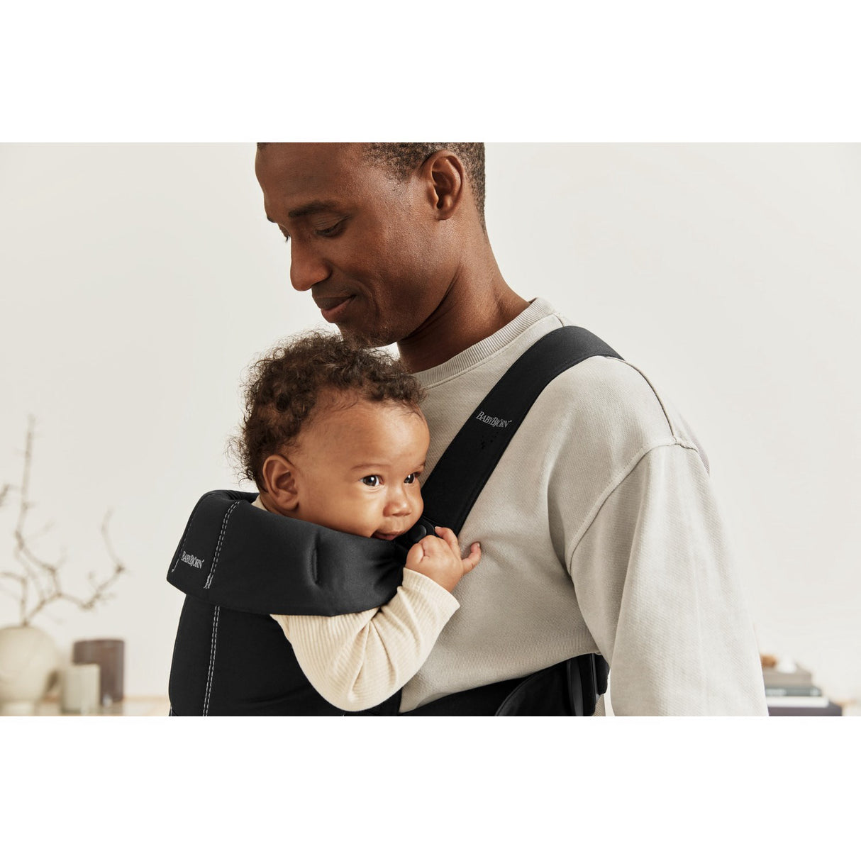 BabyBjörn Black Baby Carrier Mini