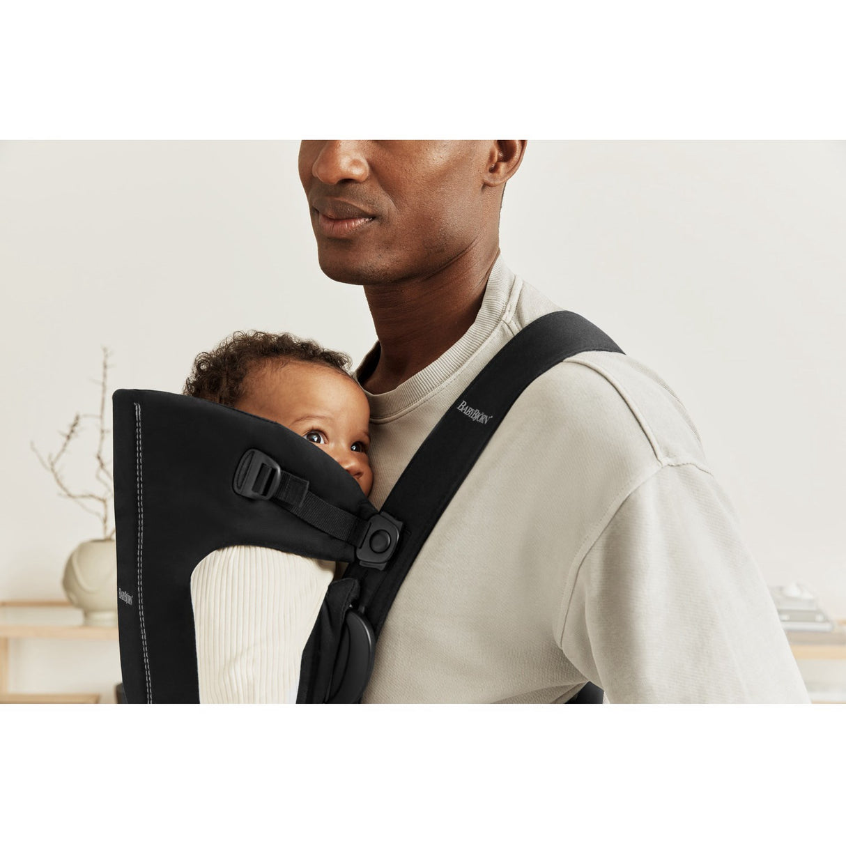 BabyBjörn Black Baby Carrier Mini