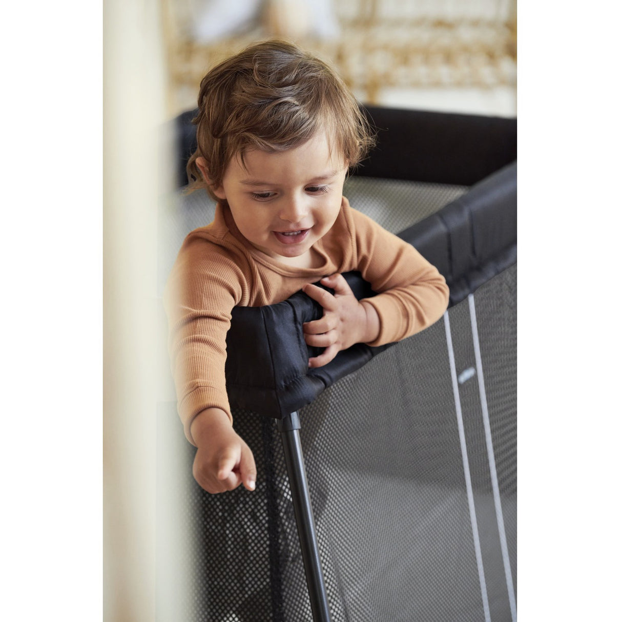 BabyBjörn Black Travel Cot Light With Fitted Sheet
