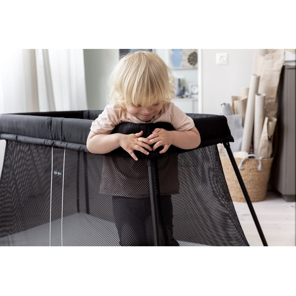 BabyBjörn Black Travel Cot Light With Fitted Sheet