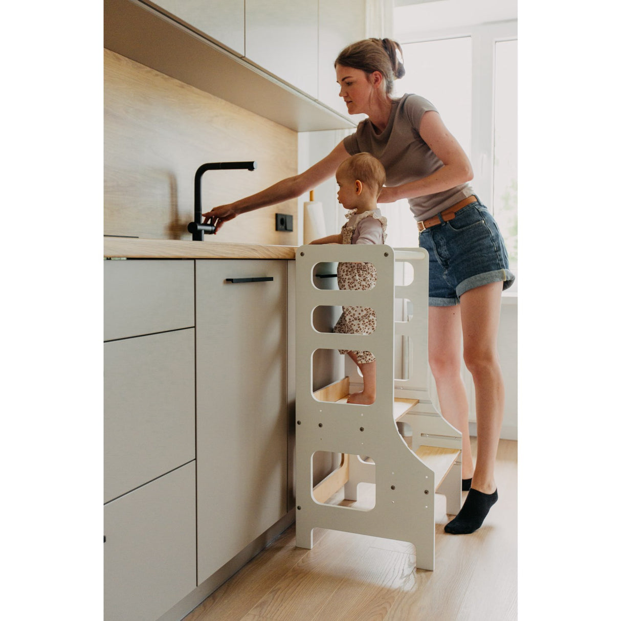 Duck Woodworks Adjustable Kitchen Tower White