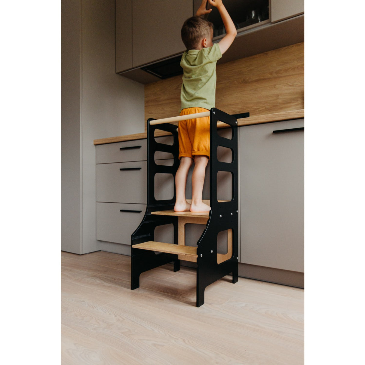 Duck Woodworks Adjustable Kitchen Tower Black