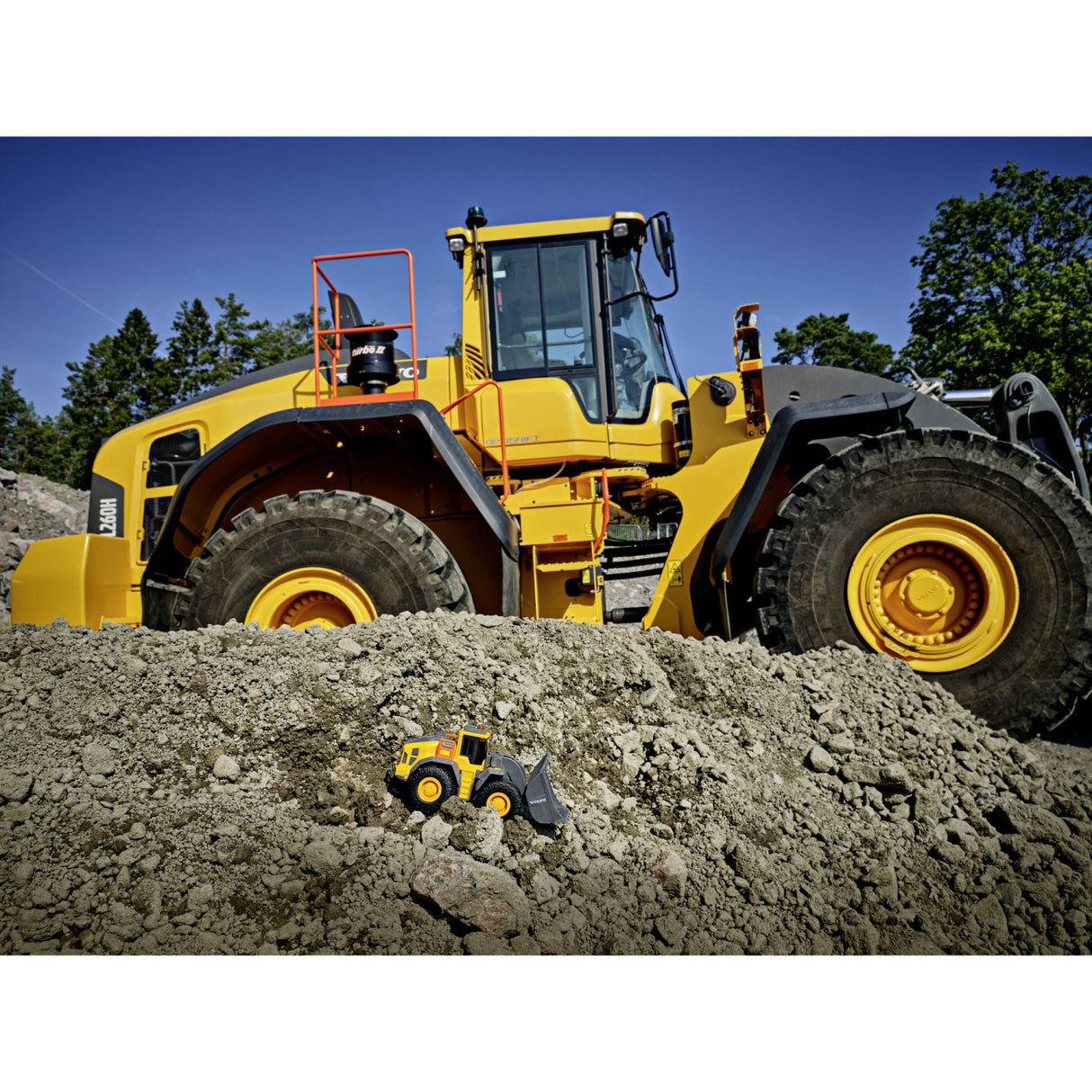 Dickie Toys Volvo Wheel Loader