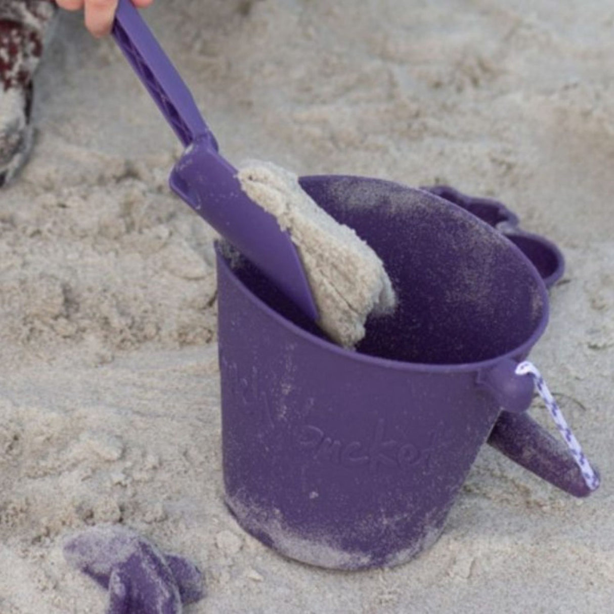 Scrunch & Follow The Duck Dark Purple Bucket And Fishing Net Bundle