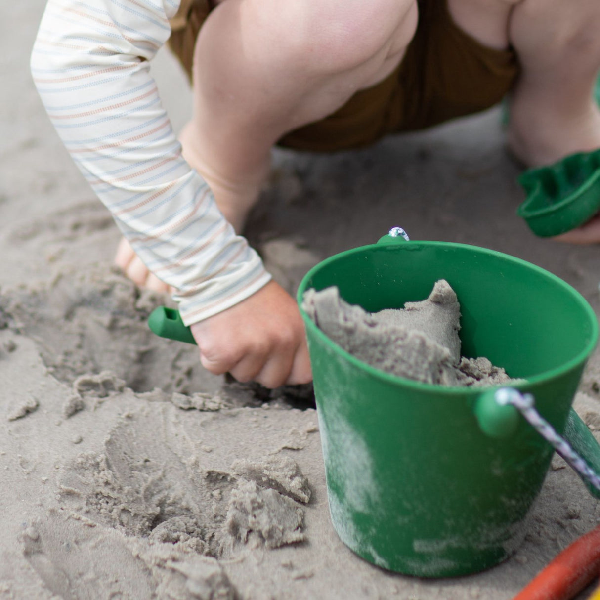 Scrunch & Follow The Duck Dark Moss Green Bucket And Fishing Net Bundle
