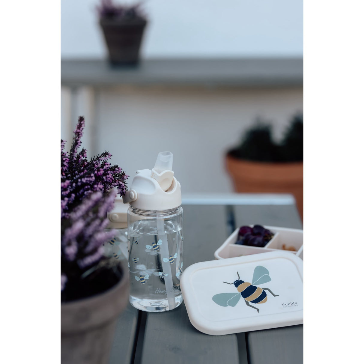 Vanilla COPENHAGEN Honeybee Happy Tritan Bottle - 500 ml