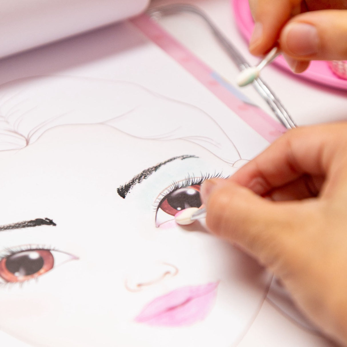 TOPModel Make Up Folder With Content