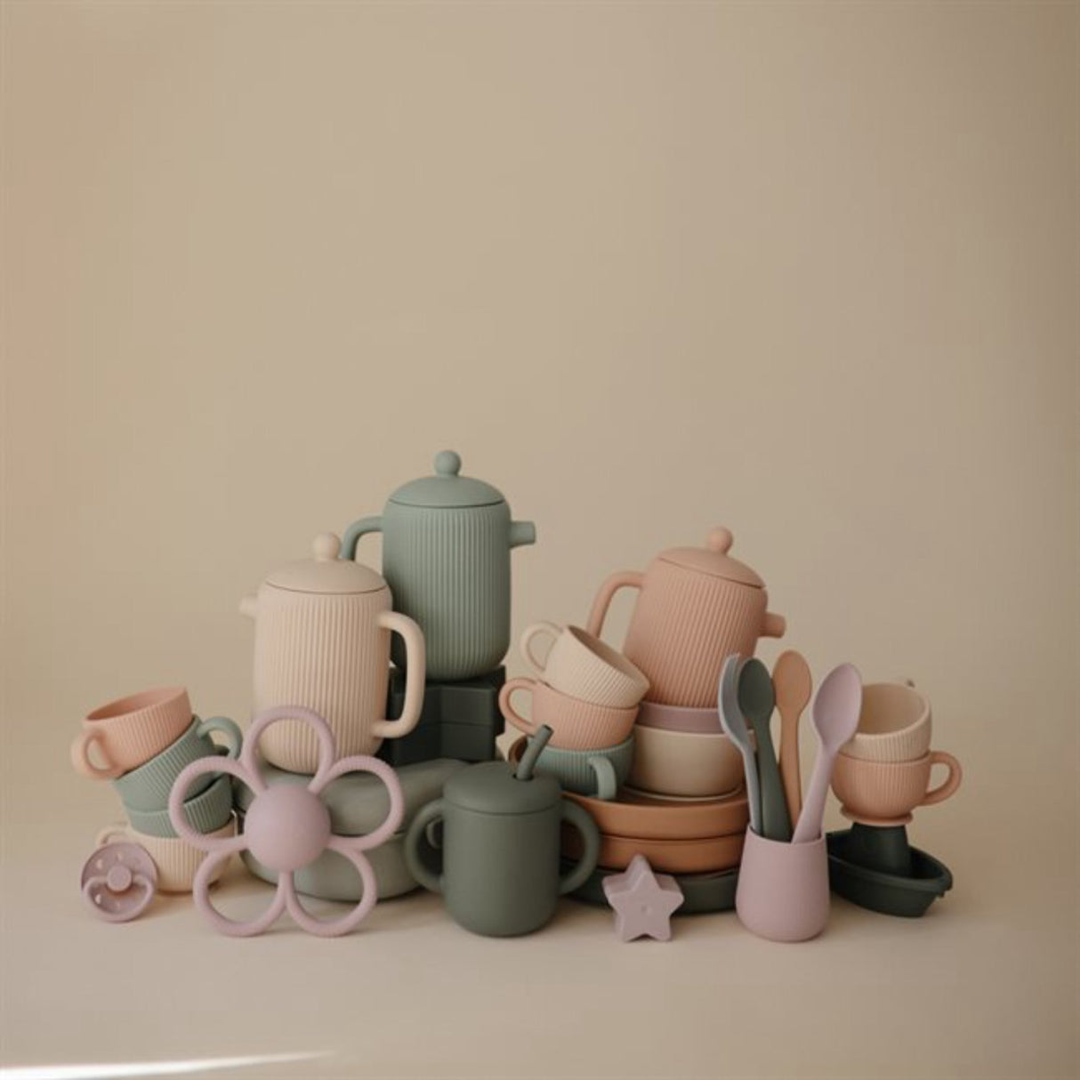 Mushie Shifting Sand Silicone Play Tea Set