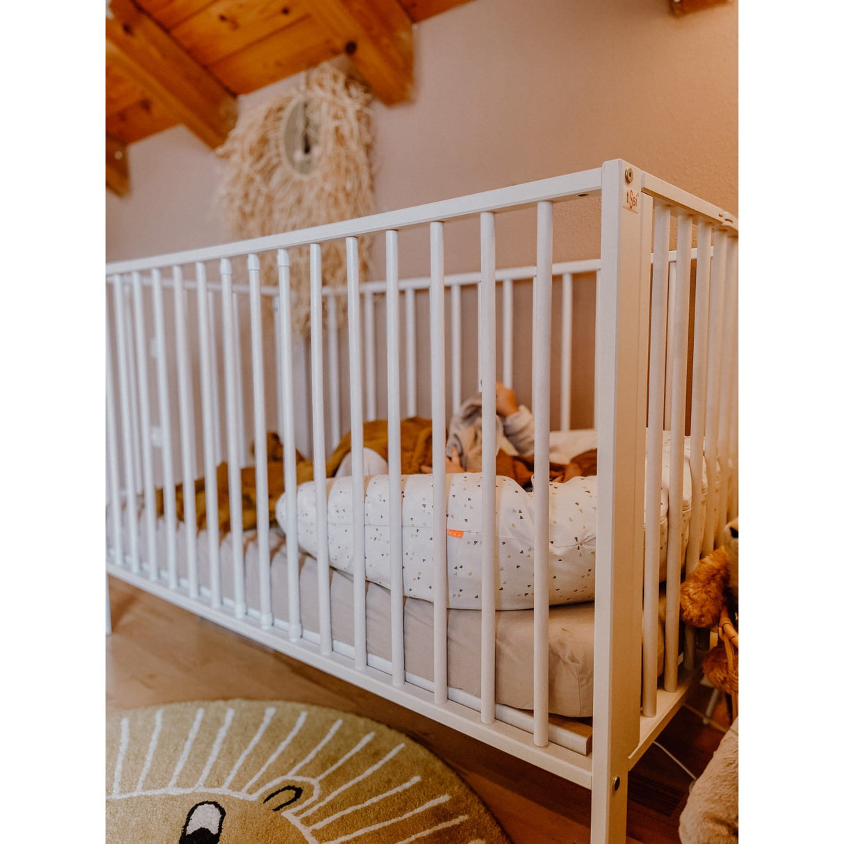 tiSsi® White Laquer Jori Foldable Bed Solid Beech