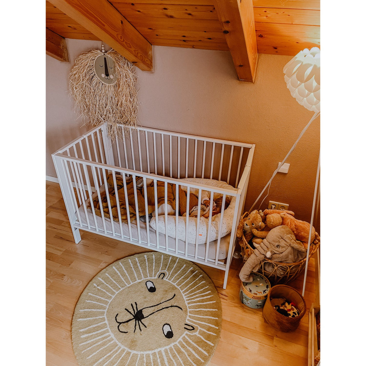 tiSsi® White Laquer Jori Foldable Bed Solid Beech