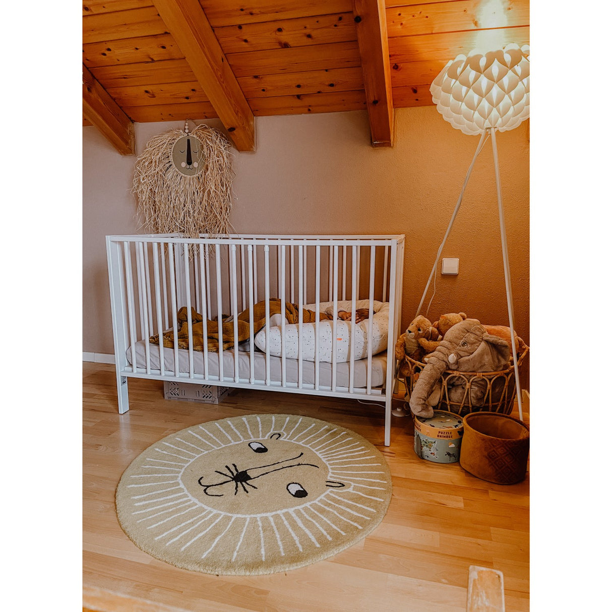 tiSsi® White Laquer Jori Foldable Bed Solid Beech