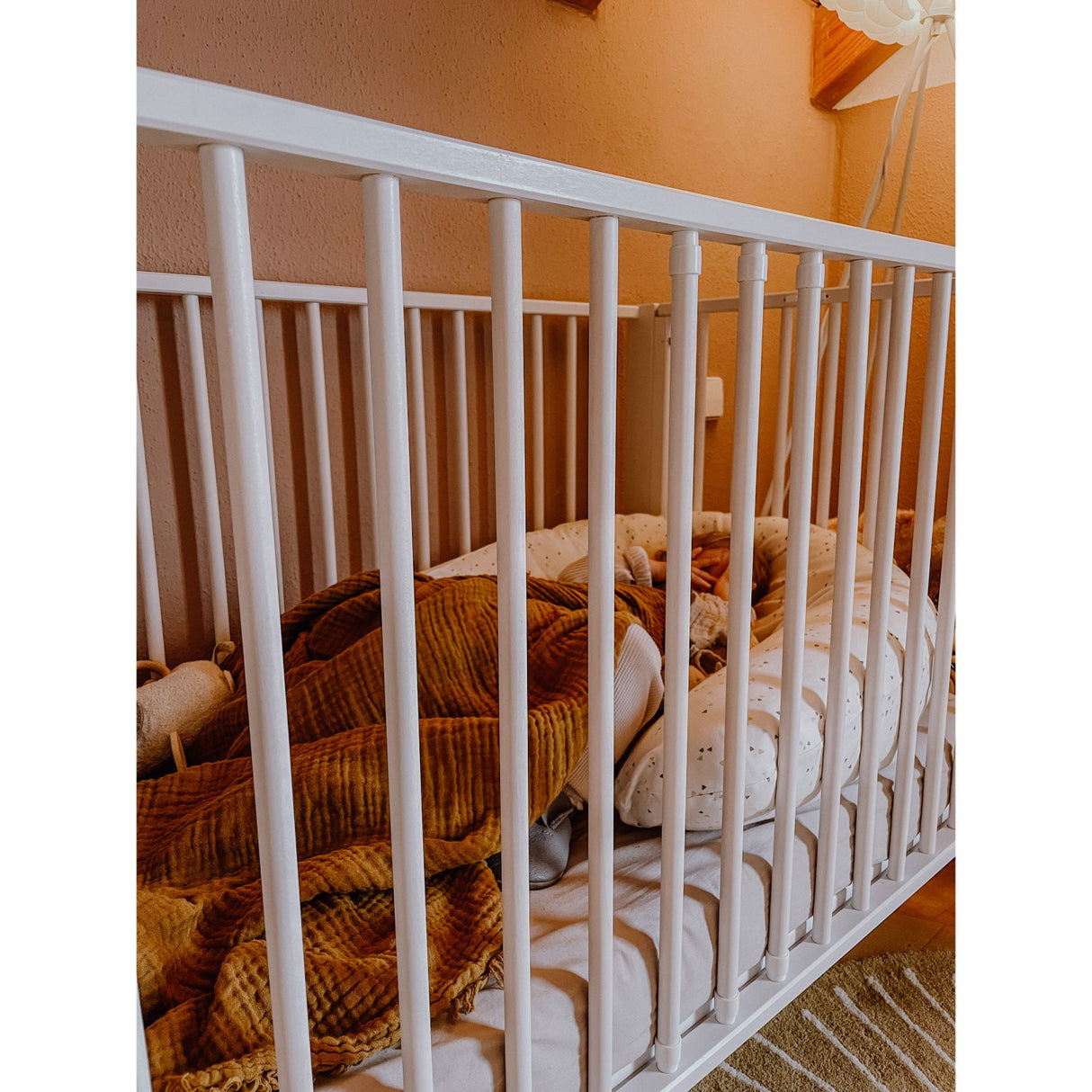 tiSsi® White Laquer Jori Foldable Bed Solid Beech