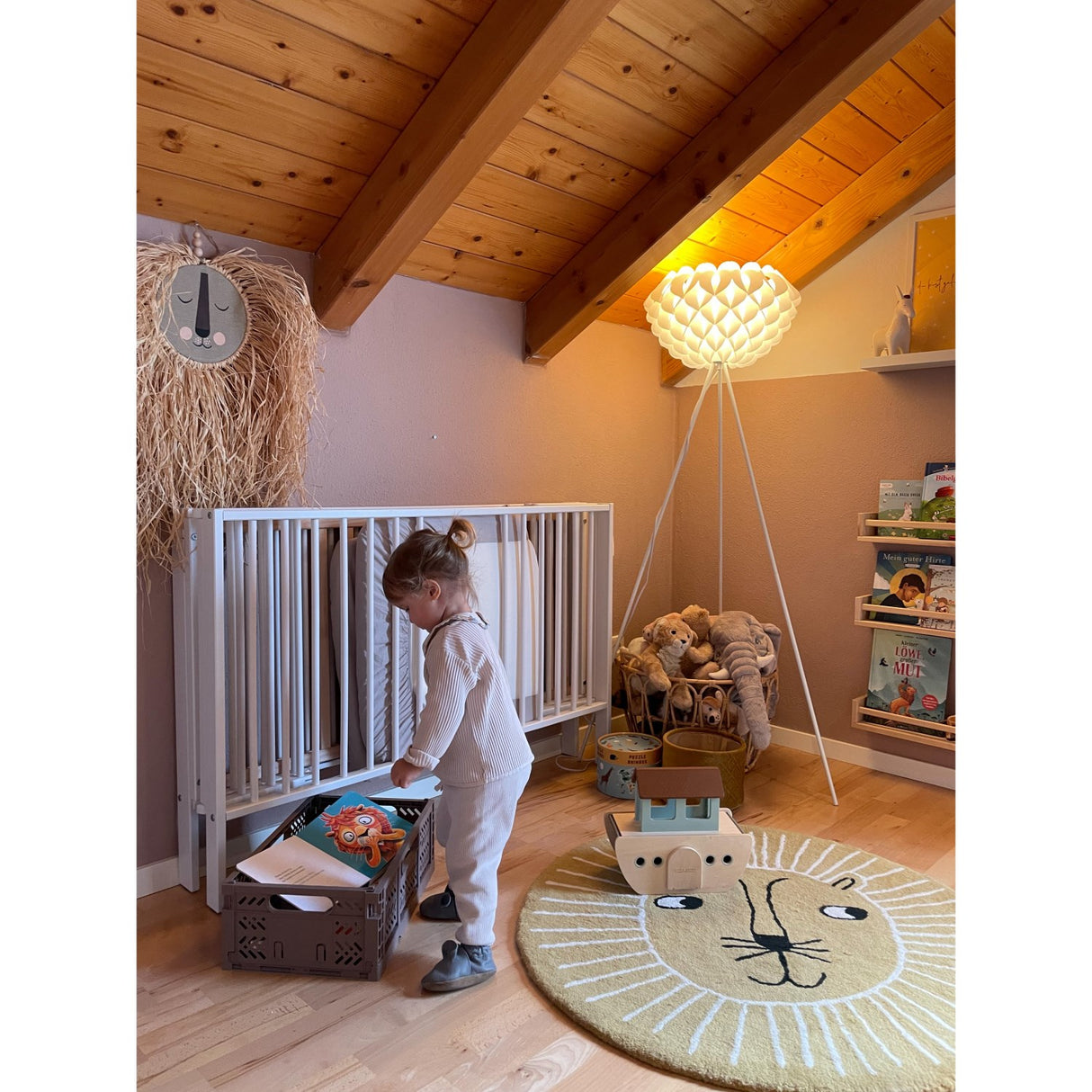 tiSsi® White Laquer Jori Foldable Bed Solid Beech