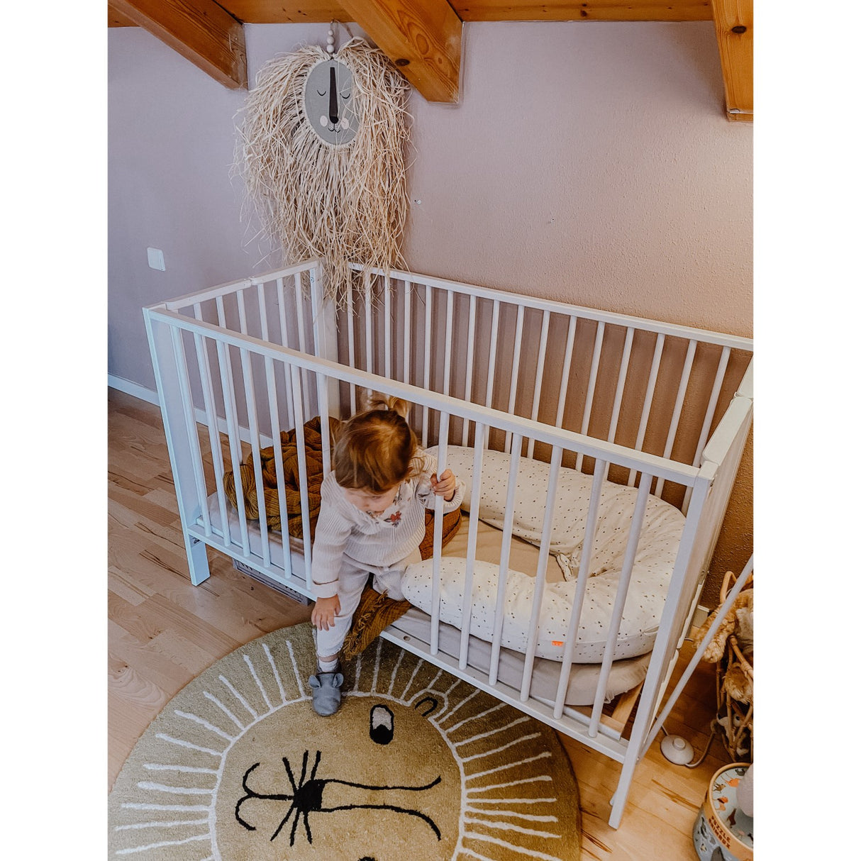 tiSsi® White Laquer Jori Foldable Bed Solid Beech