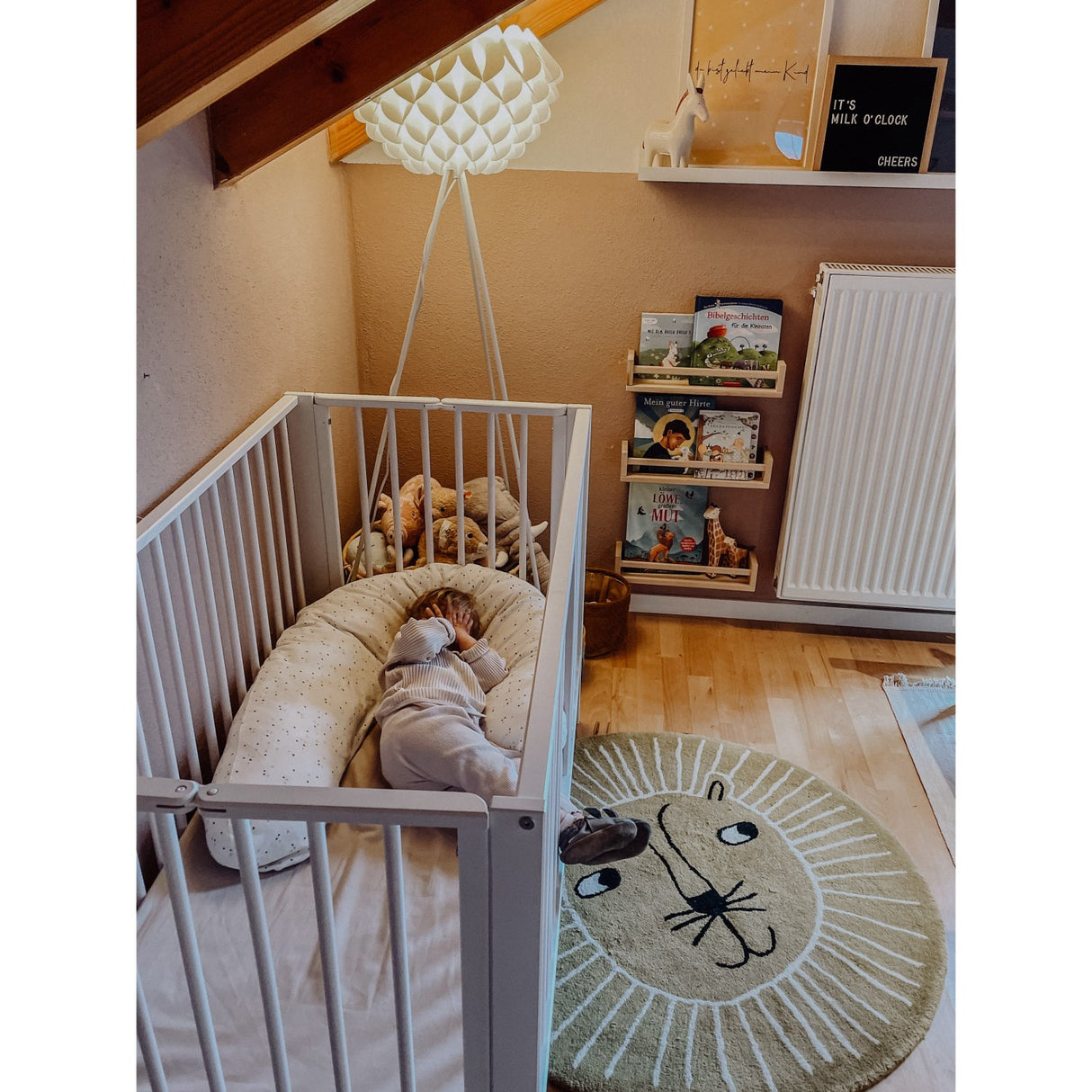 tiSsi® White Laquer Jori Foldable Bed Solid Beech