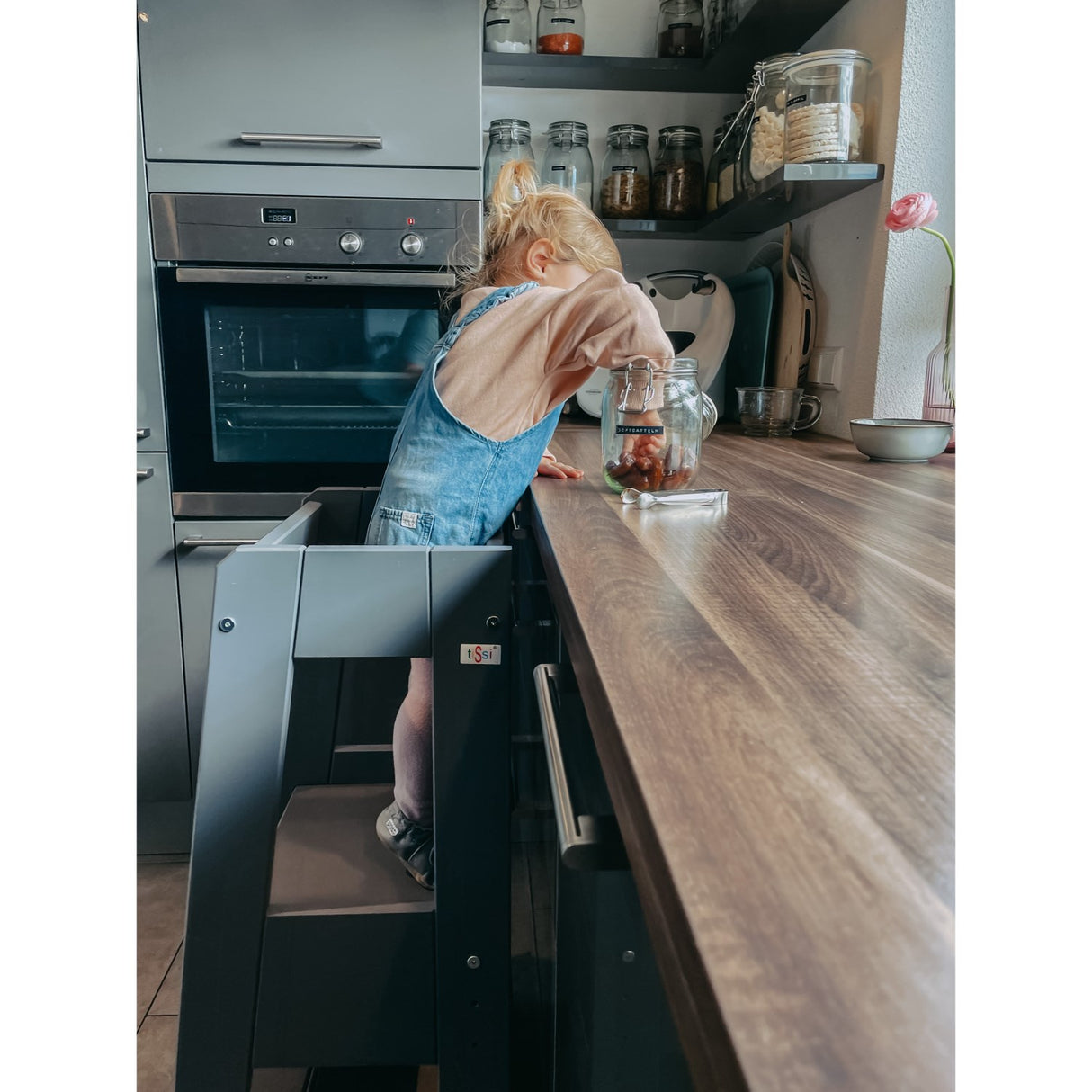 tiSsi® Grey Laquer Felix Learning Tower Solid Beech