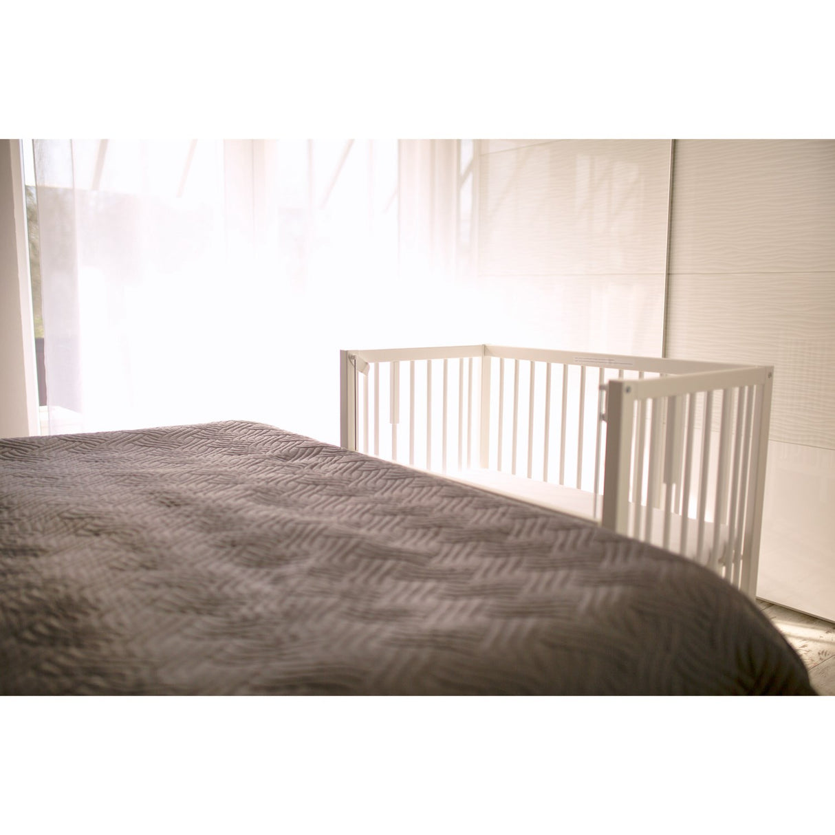 tiSsi® White Laquer Sophie Crib Solid Beech