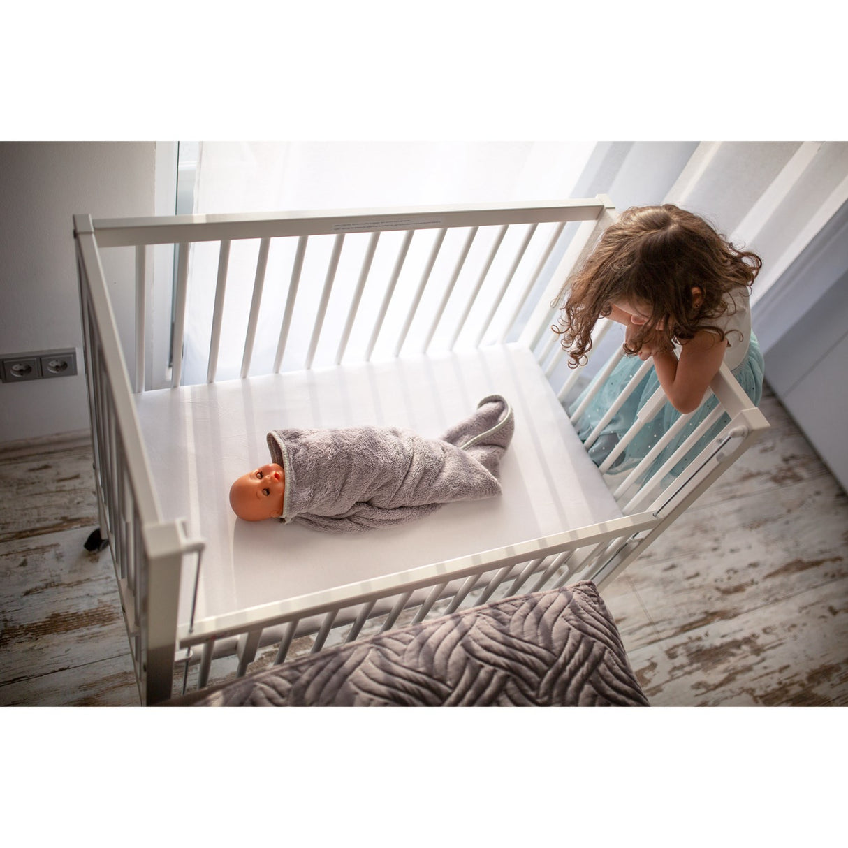 tiSsi® White Laquer Sophie Crib Solid Beech