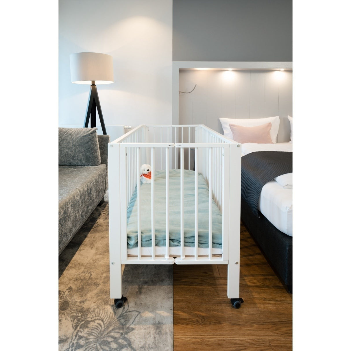 tiSsi® White Laquer Jori Foldable Bed Solid Beech