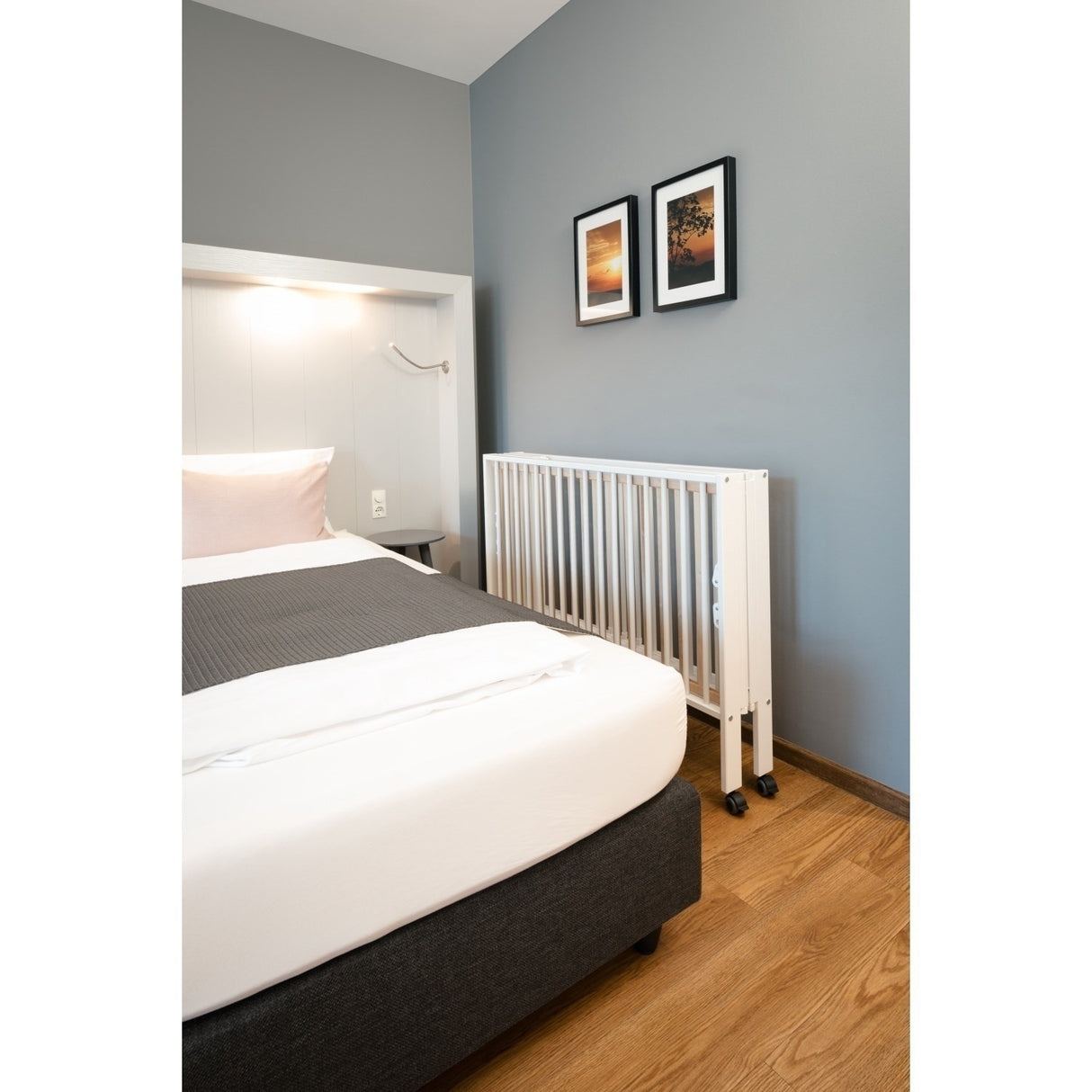 tiSsi® White Laquer Jori Foldable Bed Solid Beech