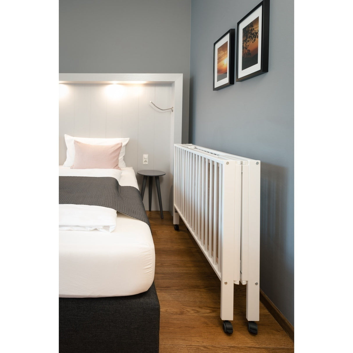 tiSsi® White Laquer Jori Foldable Bed Solid Beech