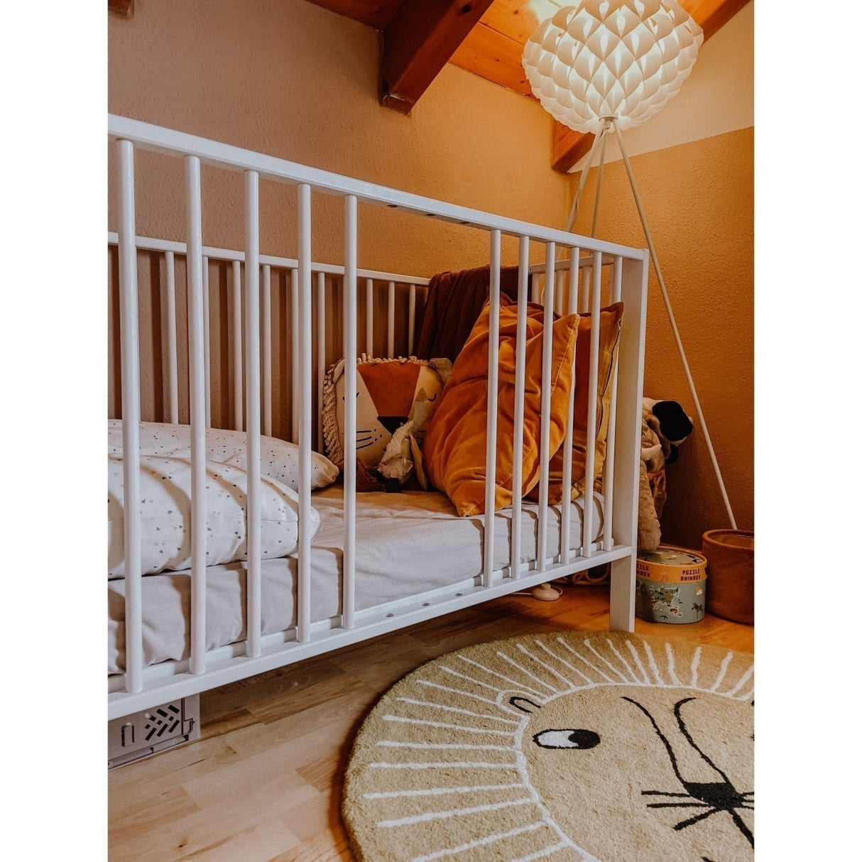 tiSsi® White Laquer Jori Foldable Bed Solid Beech