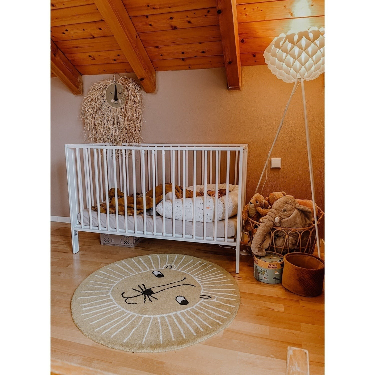 tiSsi® White Laquer Jori Foldable Bed Solid Beech