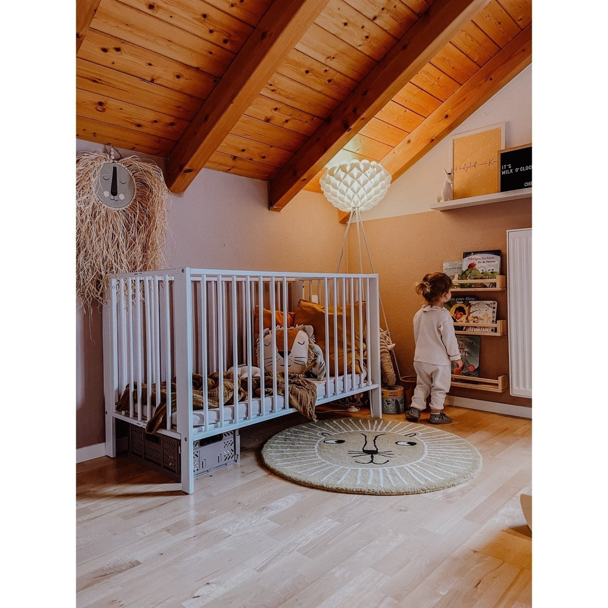 tiSsi® White Laquer Jori Foldable Bed Solid Beech