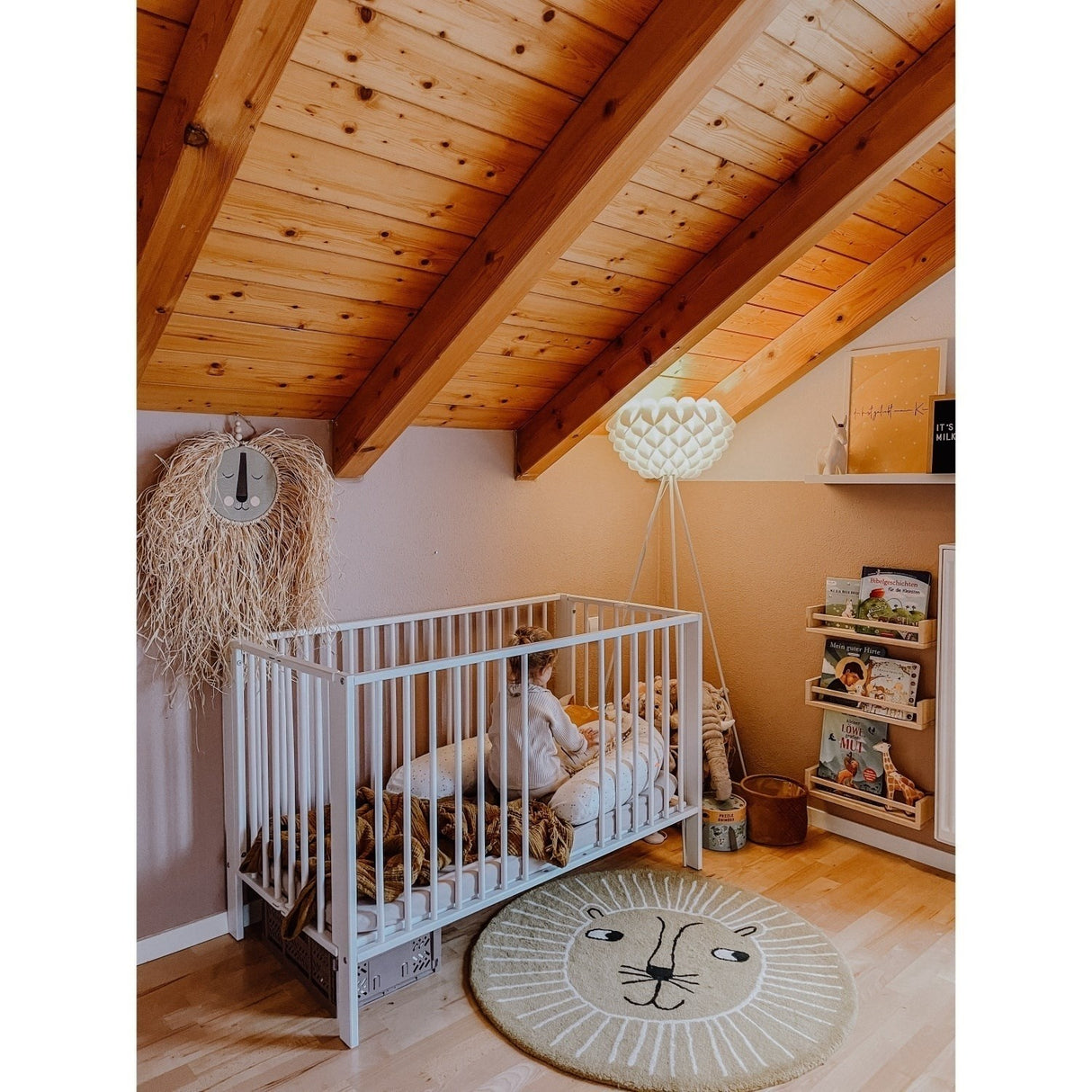 tiSsi® White Laquer Jori Foldable Bed Solid Beech