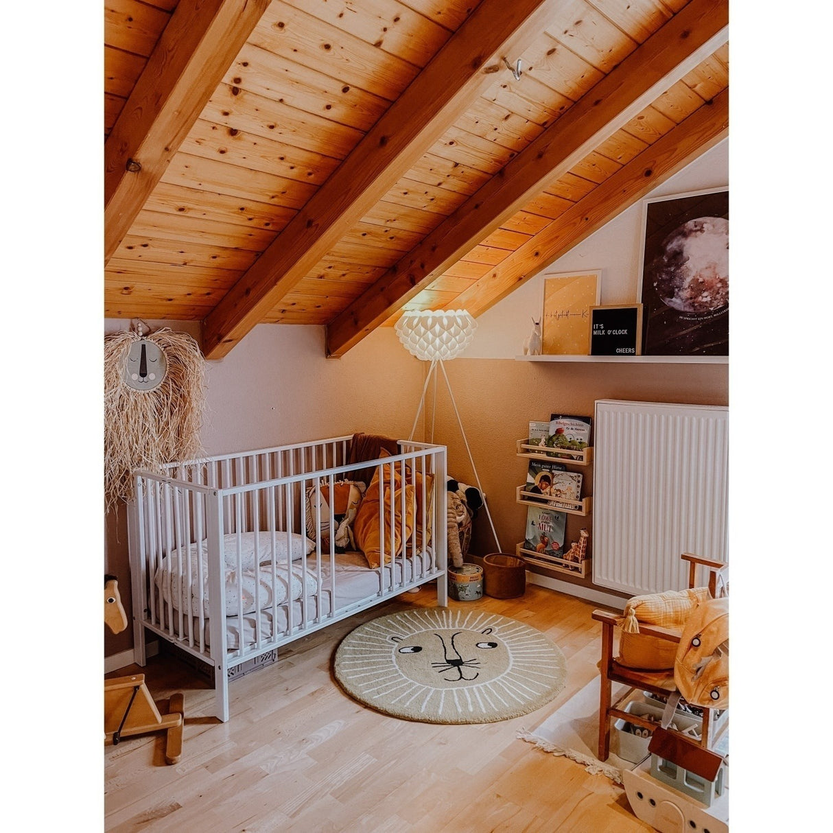 tiSsi® White Laquer Jori Foldable Bed Solid Beech