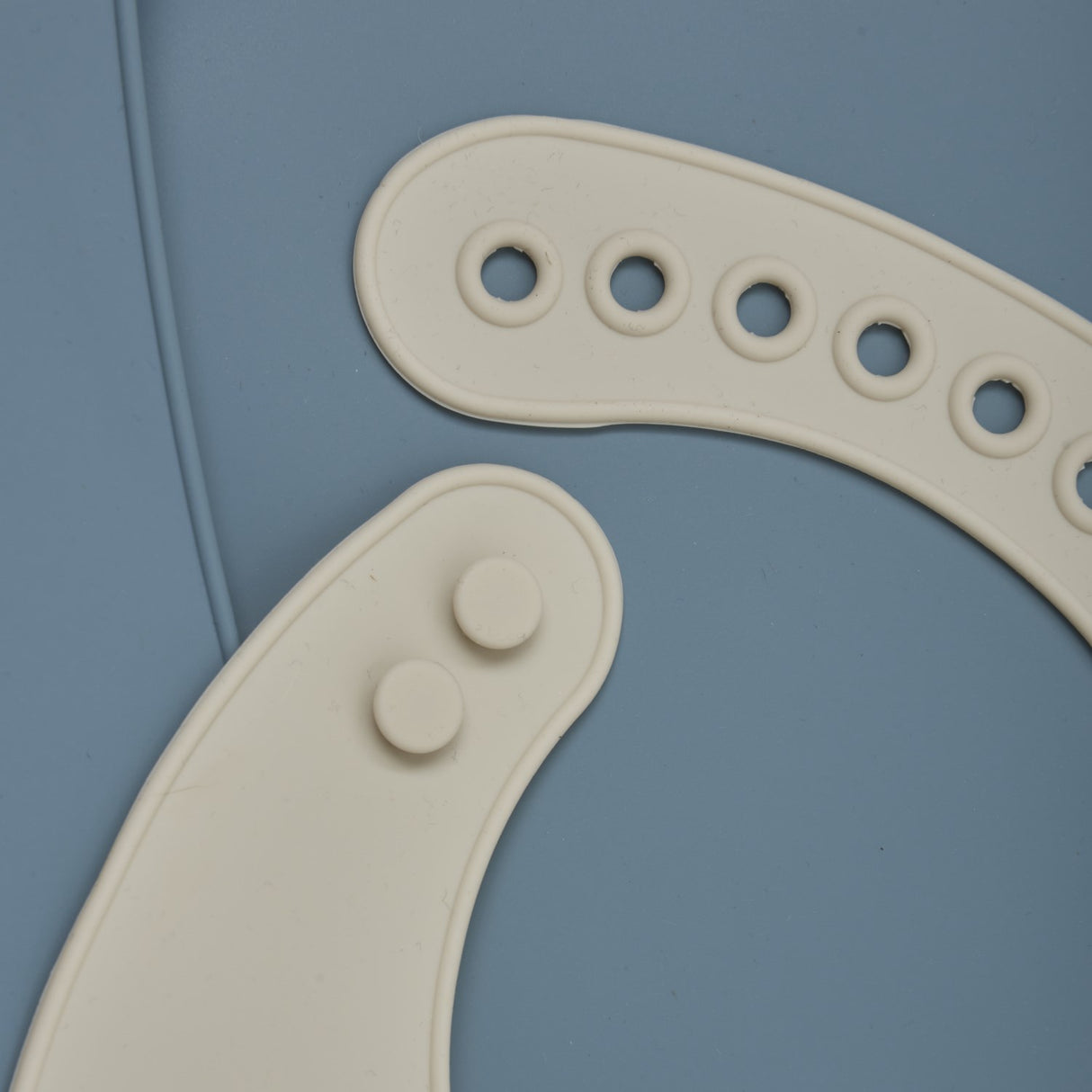 CeLaVi Amber Brown Silicon Bib (2-Pack)