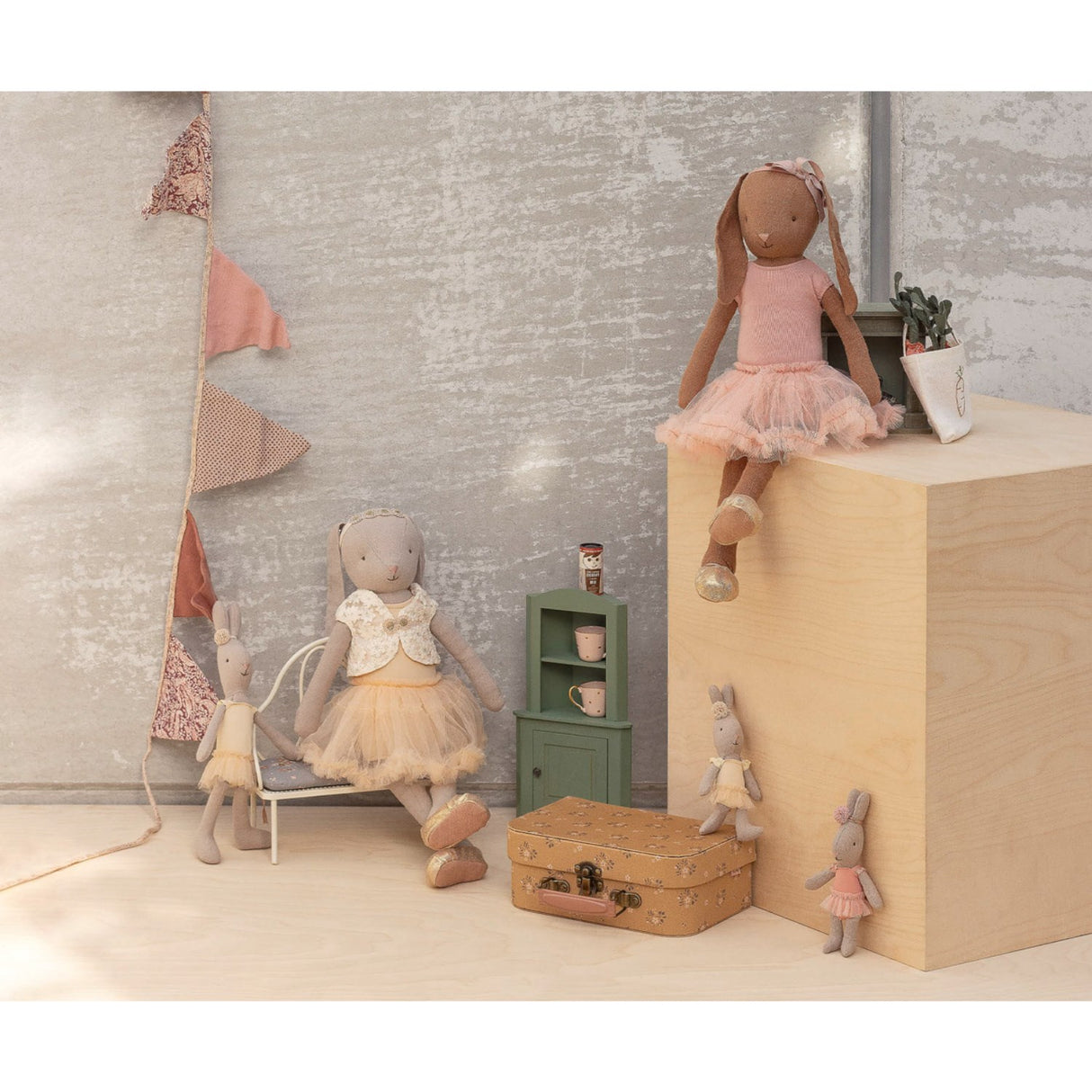 Maileg Bunny Size 3, Classic - Ballet Suit And Skirt Cream