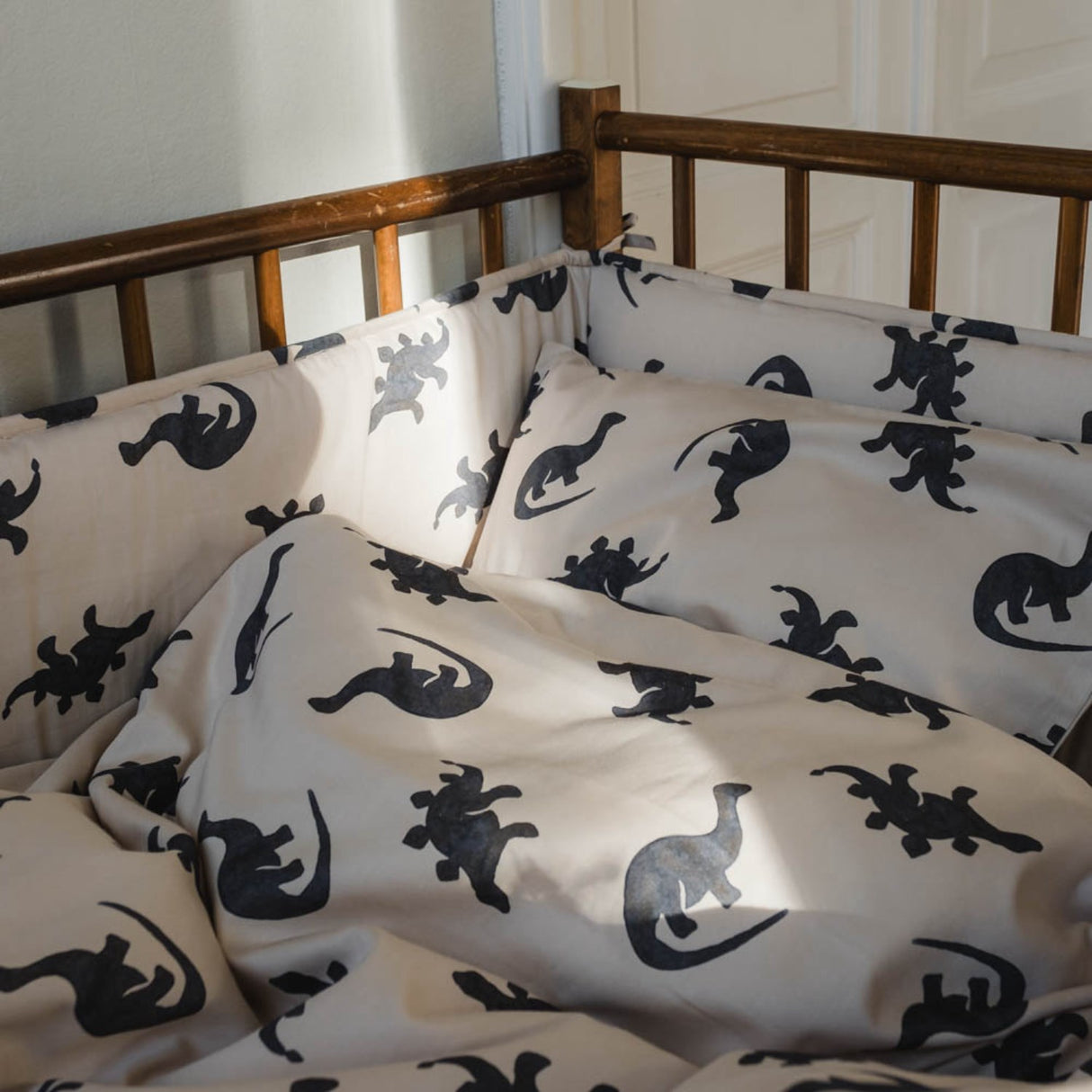 That's Mine Mono Dino Lotus Bed Bumper