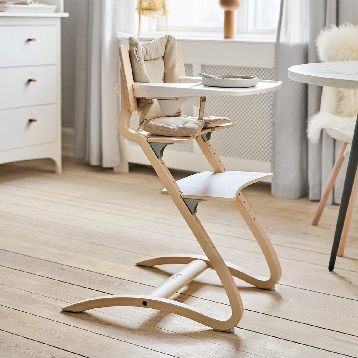 Leander Whitewash Classic™ High Chair Without Safety Bar