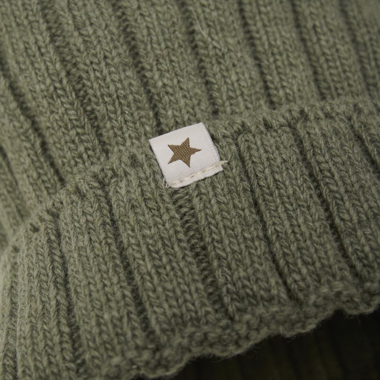 Huttelihut Beetle Hat Knit Alpaca Pompom