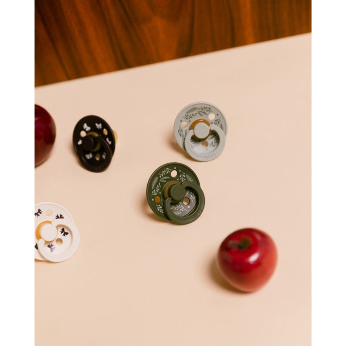 Bibs Sage/Hunter Green Pacifier Colour Holiday Leaf 2-Pack Latex