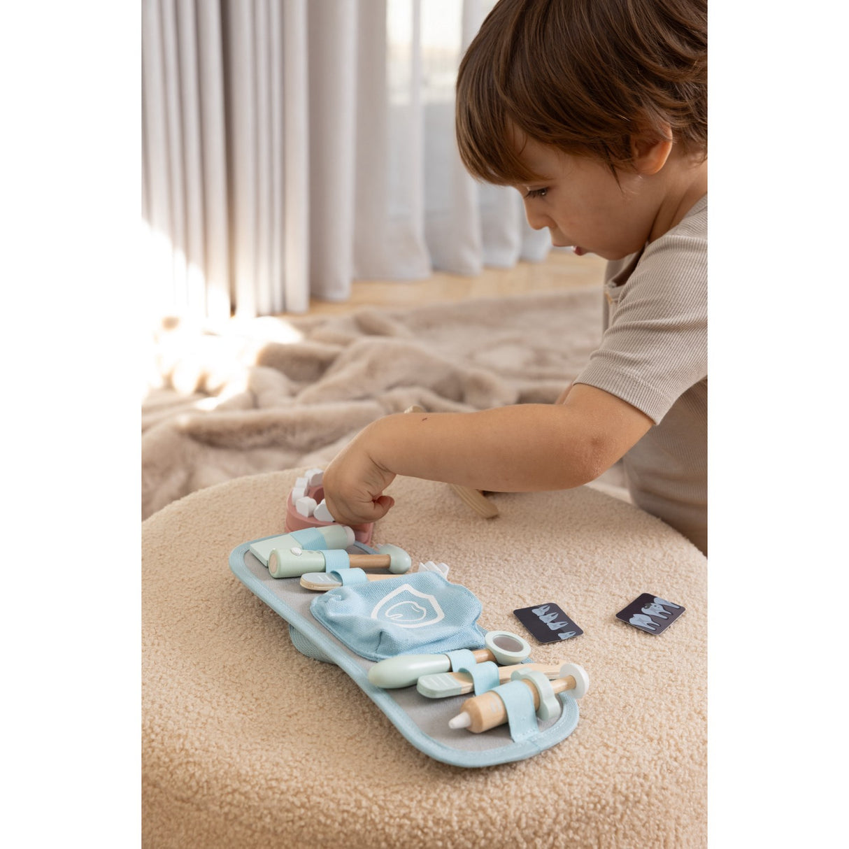 Dantoy Dentist Set Wood In Gift Box 19 Pieces