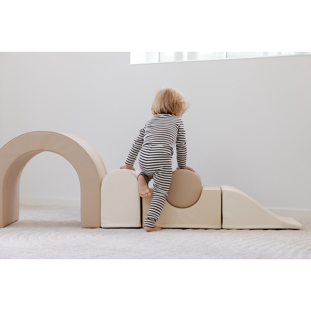 Tumble Time Rainbow 7-piece tumbling set in vegan PU leather