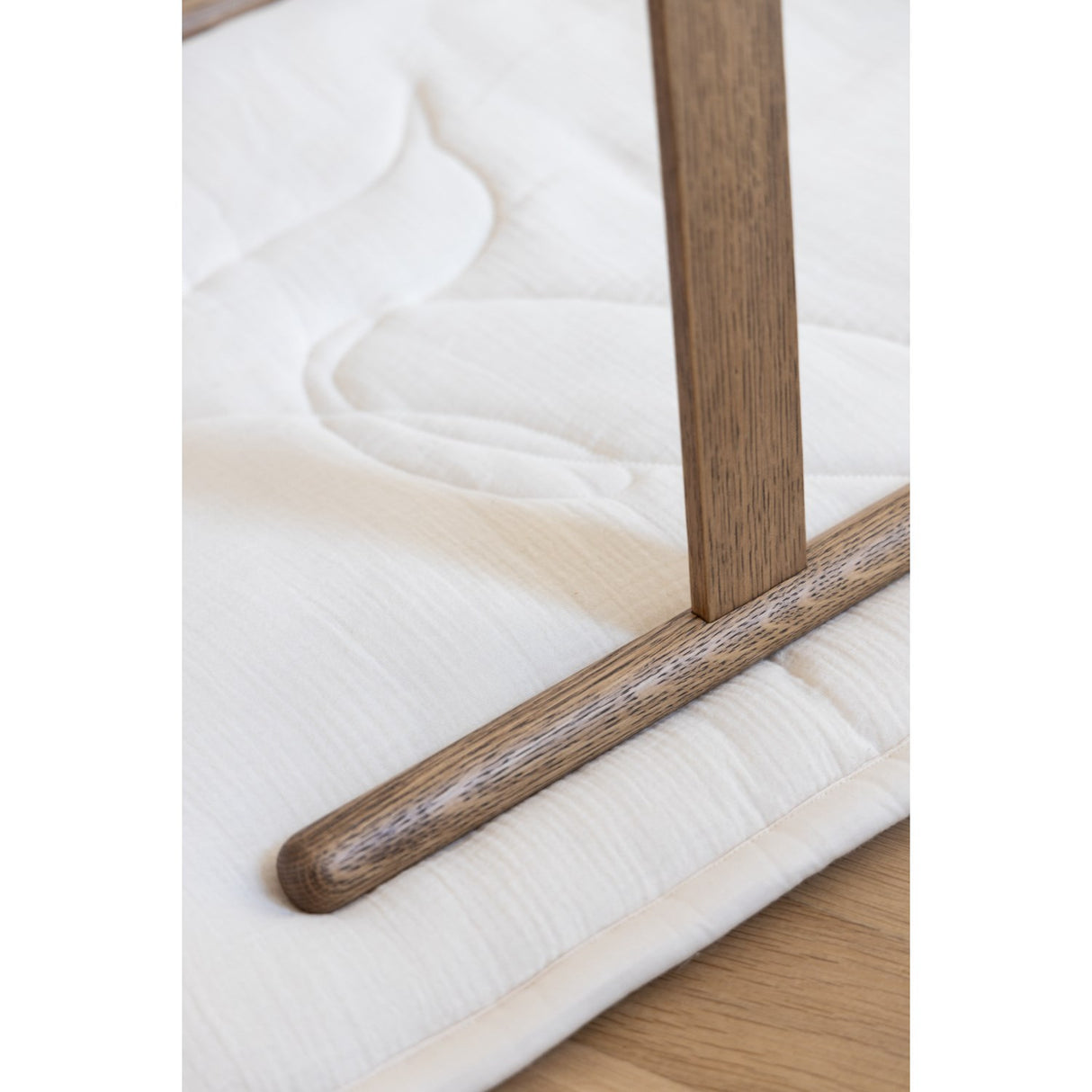 KAS Kopenhagen Cream Hummbird Oval Playmat