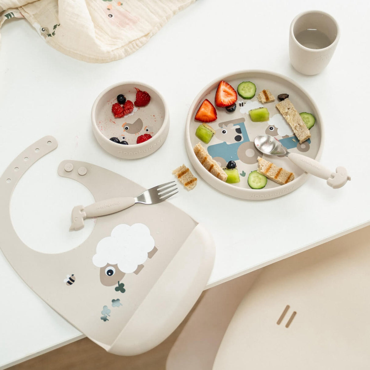 DonebyDeer Tiny Farm Sand Stick&Stay Dinner Set