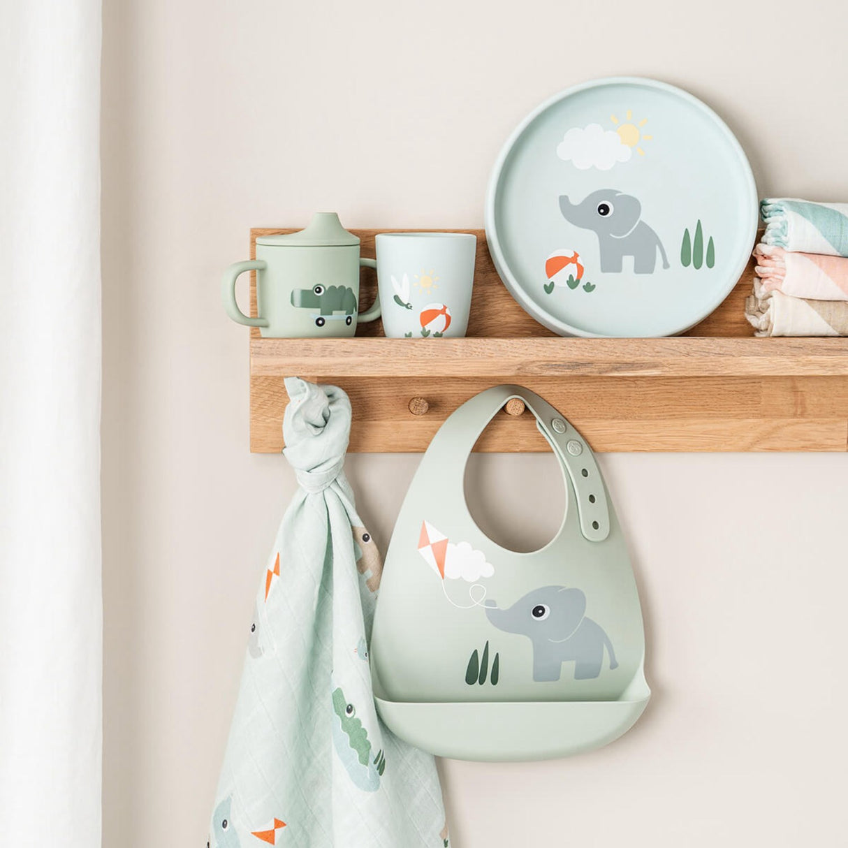 DonebyDeer Playground Blue Silicone Stick&Stay Plate