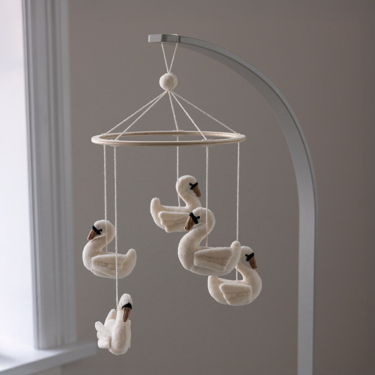 Sebra Beige Swans Baby Mobile