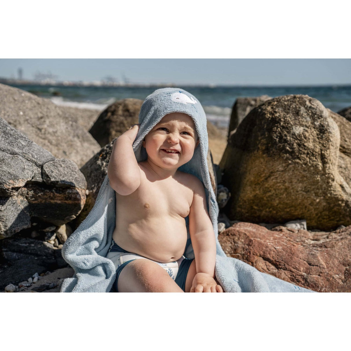 FILIBABBA Christian's Whale Tales Broderet Badehåndklæde With Hood GOTS