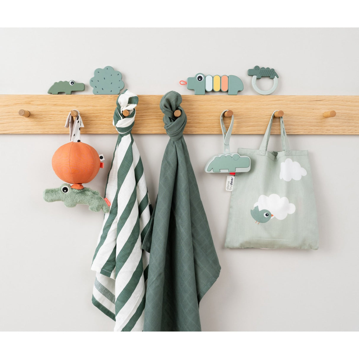DonebyDeer Green Choco Silicone Sutteholder